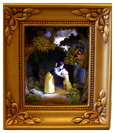 Olszewski Disney Gallery of Light Snow White and the Seven Dwarfs Snow White Kisses Dopey
